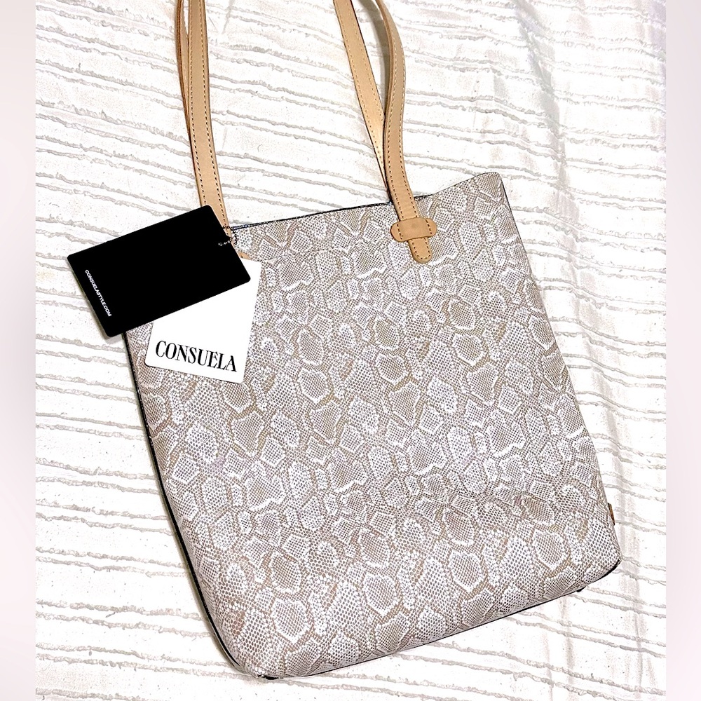 brand new purse never worn!! so pretty just wasn’t the right fit!
